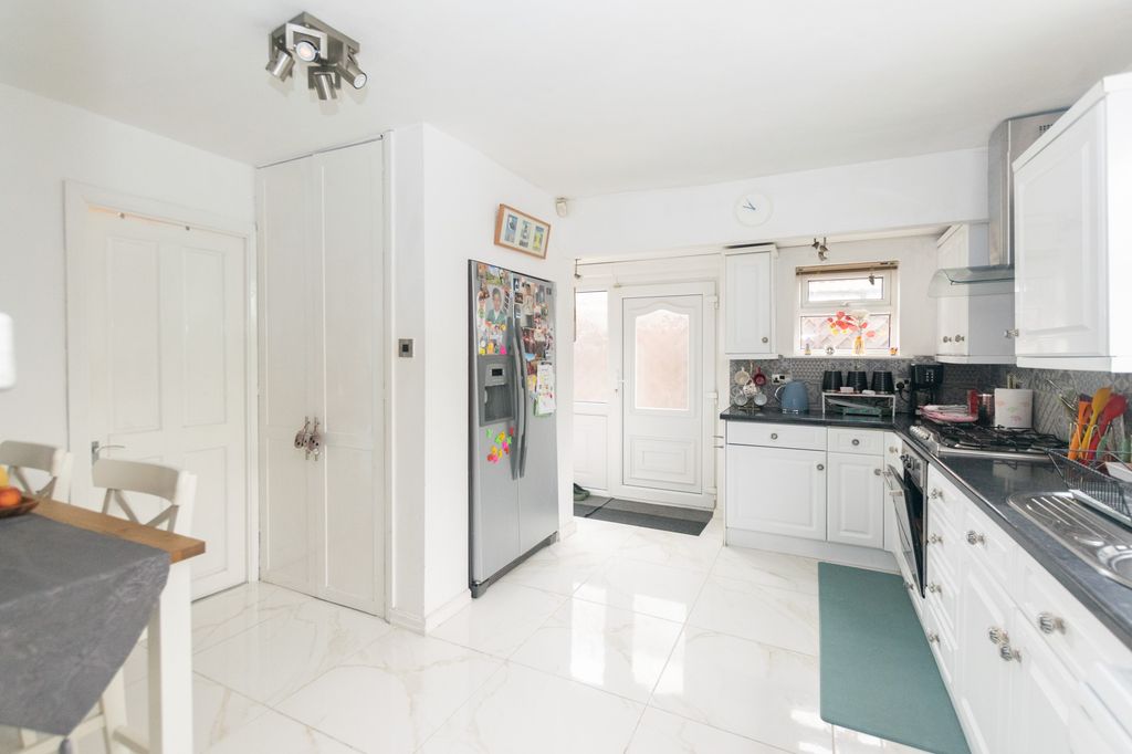 Property photo 2 of 19 Kitchen 1