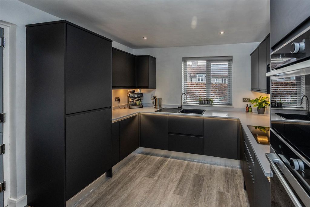 Property photo 3 of 27 46Mrhuddshudds-061224-24.Jpg