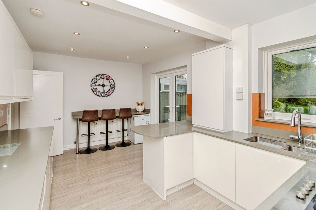 Property photo 3 of 17 Photo