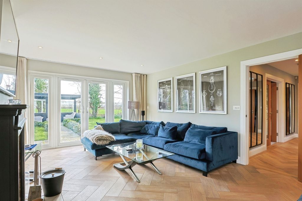 Property photo 3 of 21