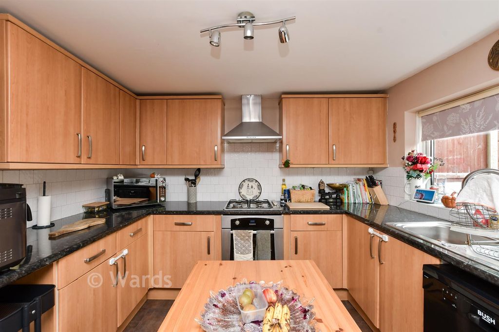 Property photo 3 of 9 Kitchen