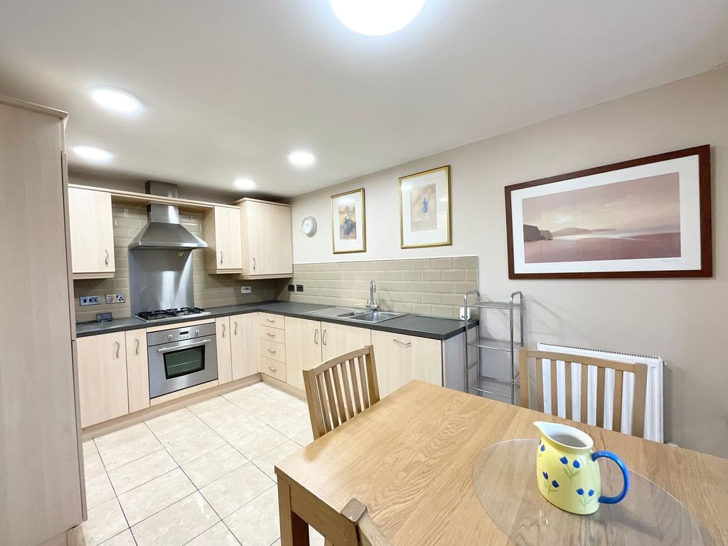 Property photo 2 of 25