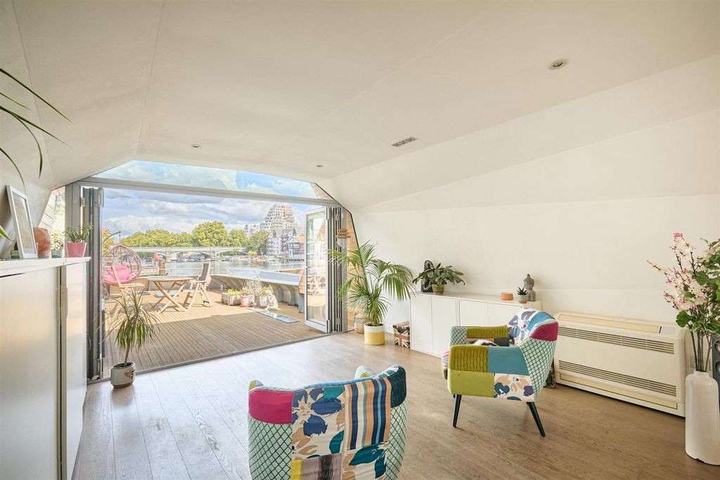 Property photo 3 of 28