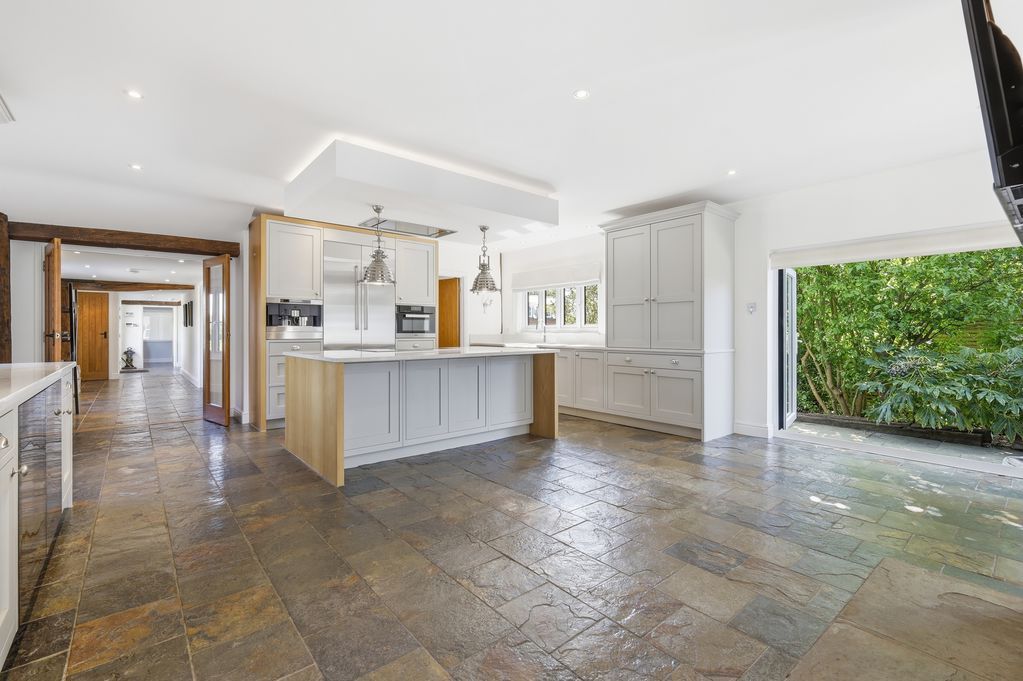 Additional image 37 of 5 bed barn conversion for saleThe Barn, Church Street, Billericay CM11