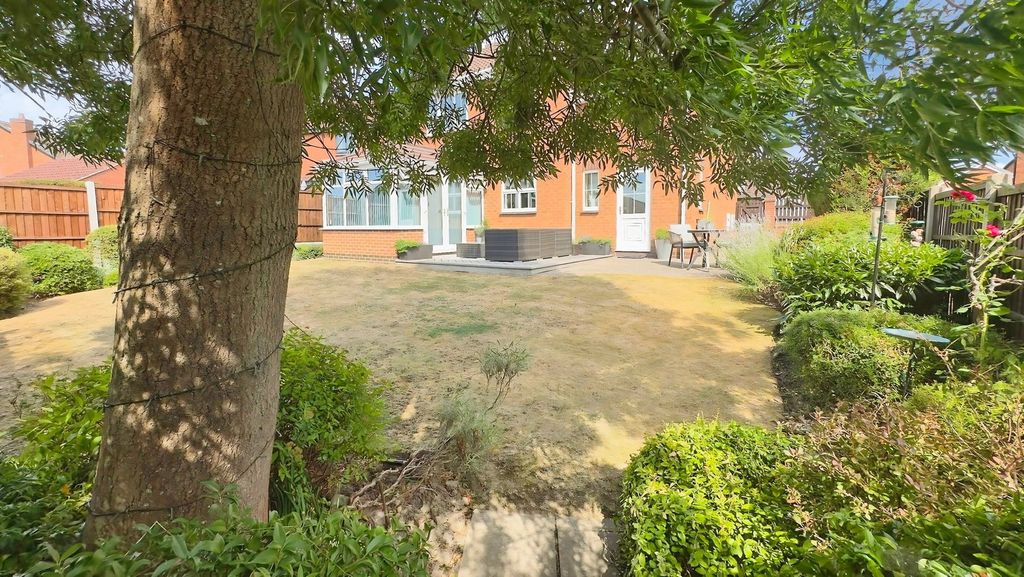 Property photo 2 of 43