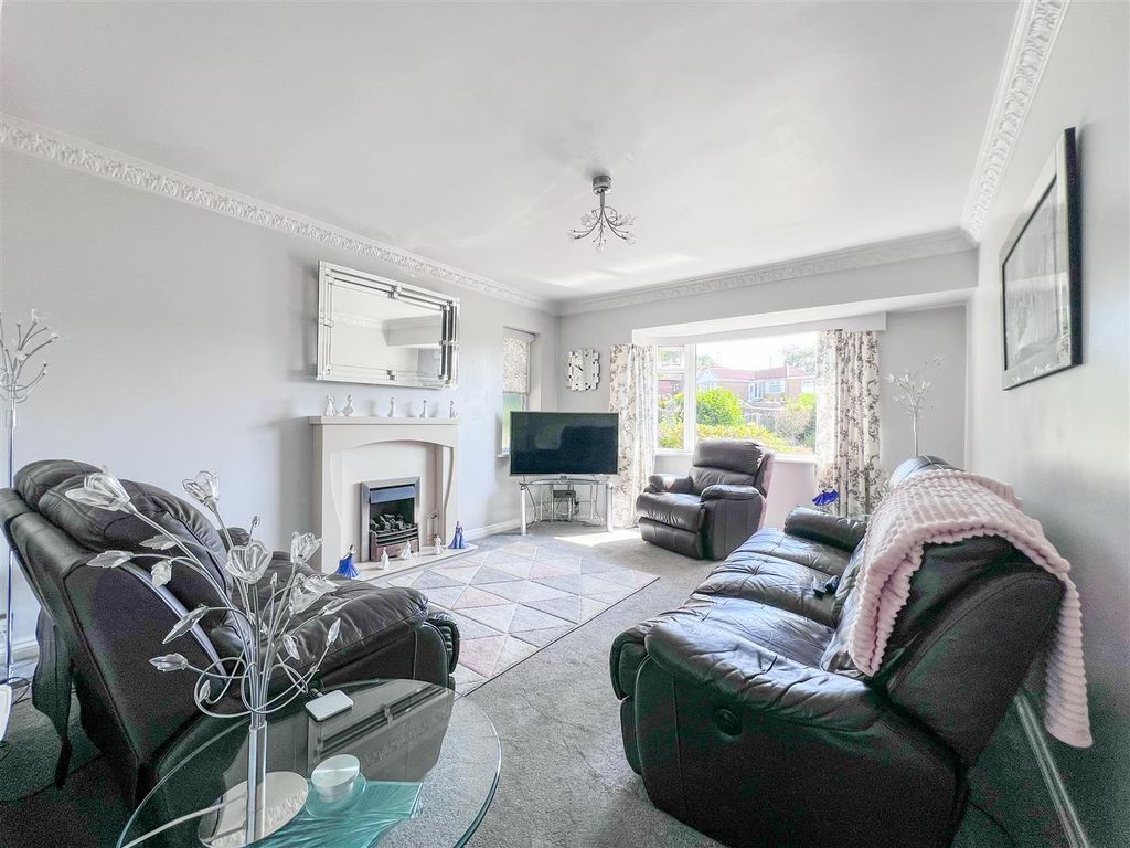 Property photo 2 of 19 Sitting Room