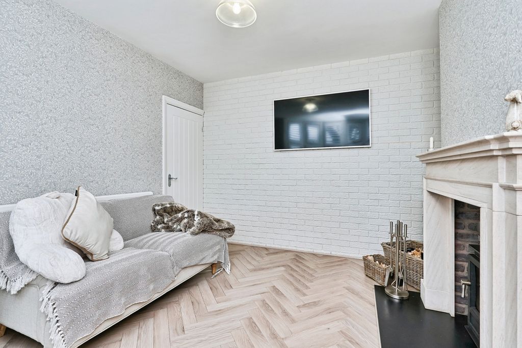 Property photo 3 of 23 Pbox-Img.Jpg