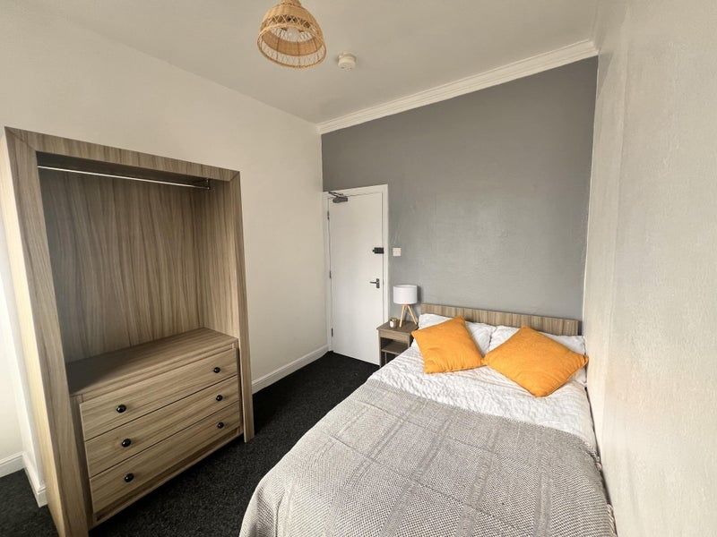 Property photo 1 of 9 A Neat Double Bedroom Featuring A Comfortable Bed ...