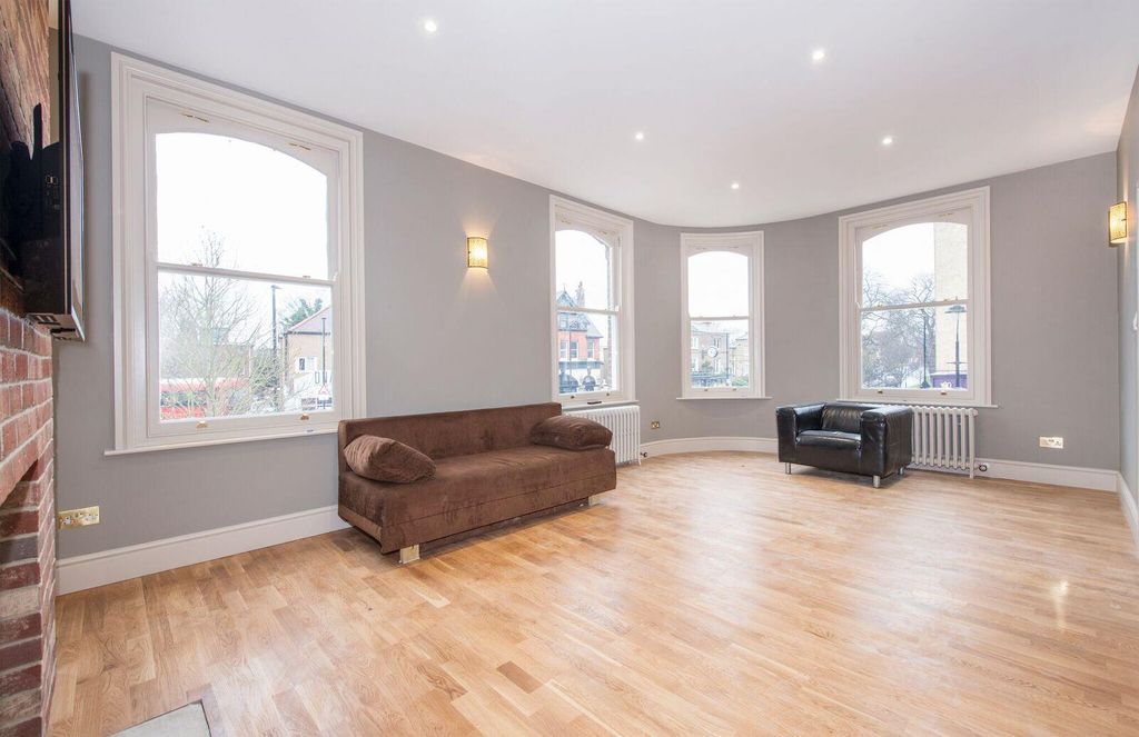 Property photo 3 of 7 Helliwell &amp; Co