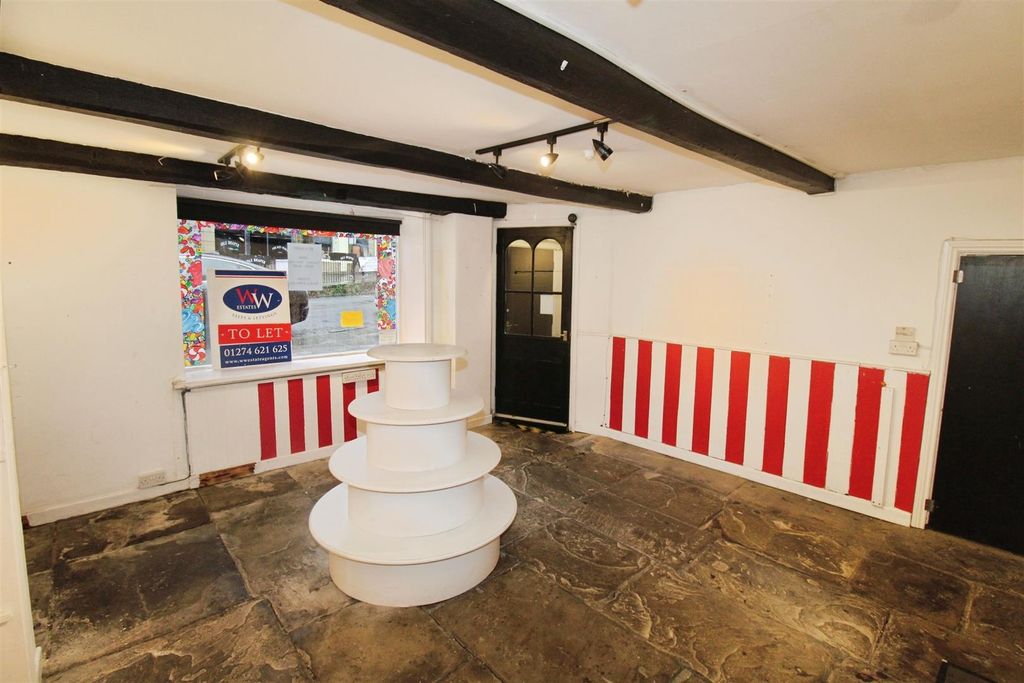 Property photo 3 of 7 Sales Area