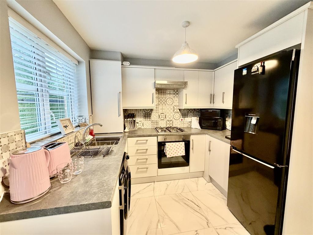 Property photo 3 of 11 Kitchen Diner