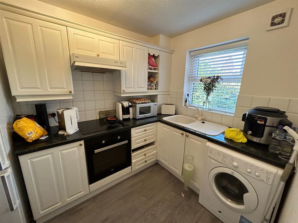 Property photo 3 of 6 Kitchen.Jpg