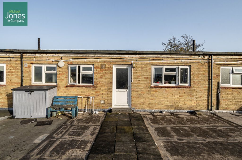 Property photo 1 of 8 External