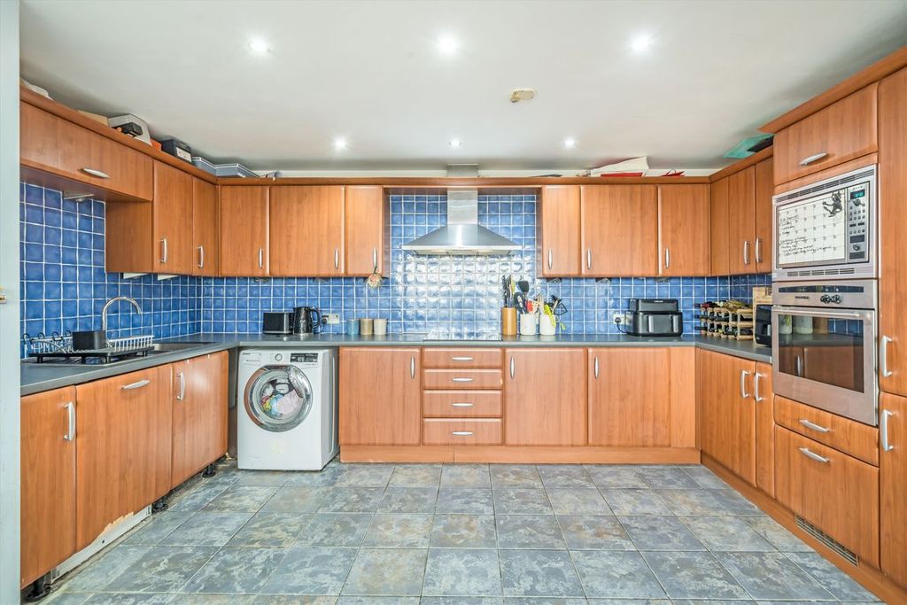 Property photo 2 of 5