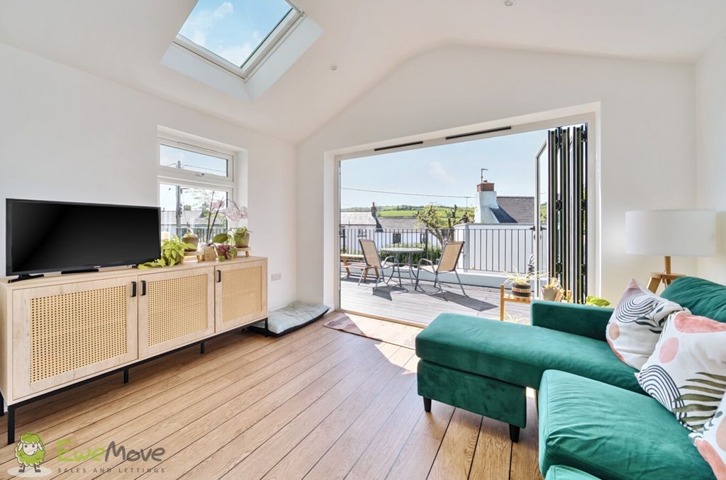 Property photo 3 of 30 Conservatory