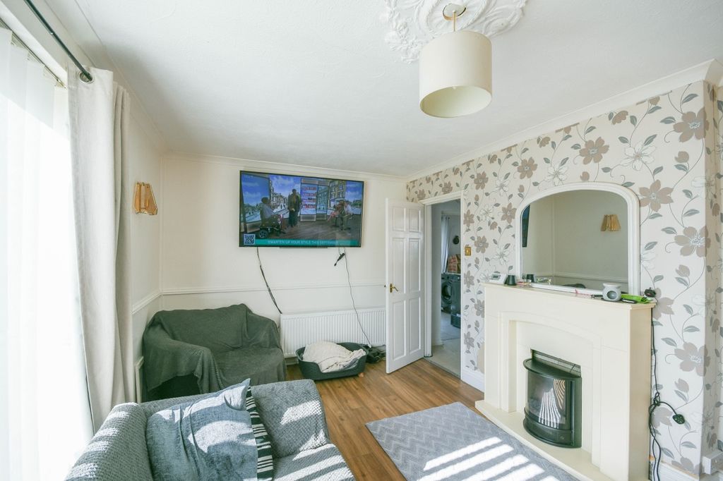 Property photo 2 of 19