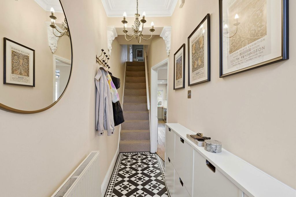 Property photo 3 of 32