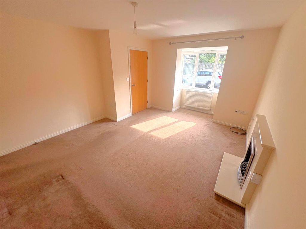 Property photo 3 of 19 1573E3B7-ba92-446F-A81F-65Ae761883F3.Jpg