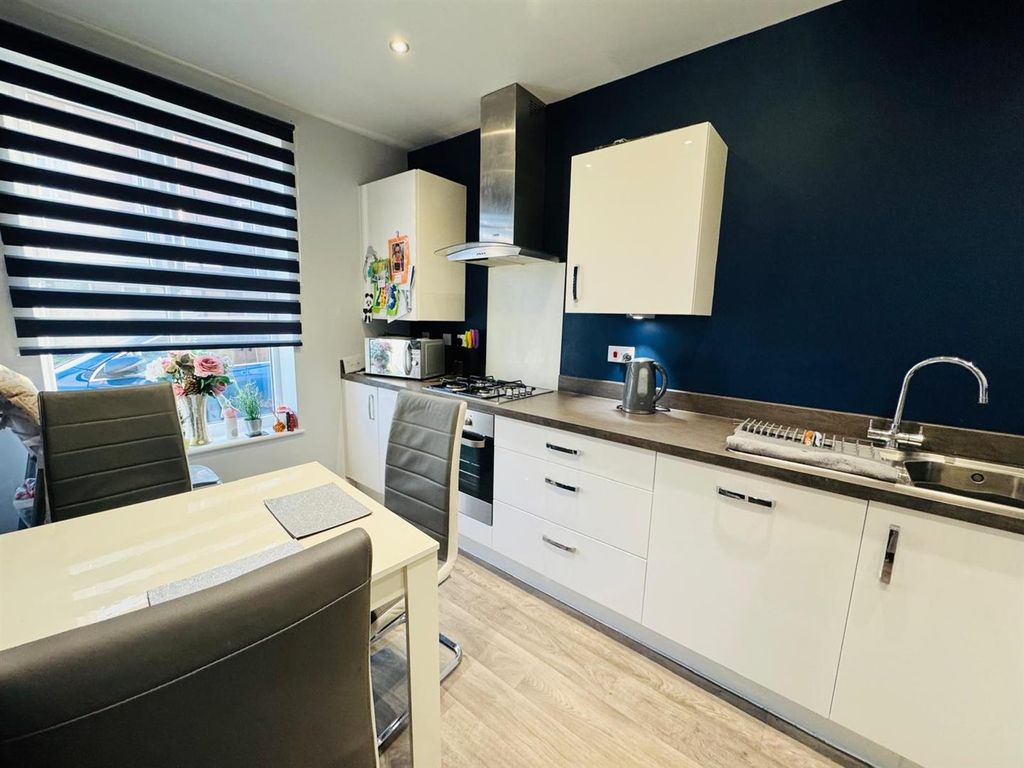 Property photo 3 of 15 Kitchen