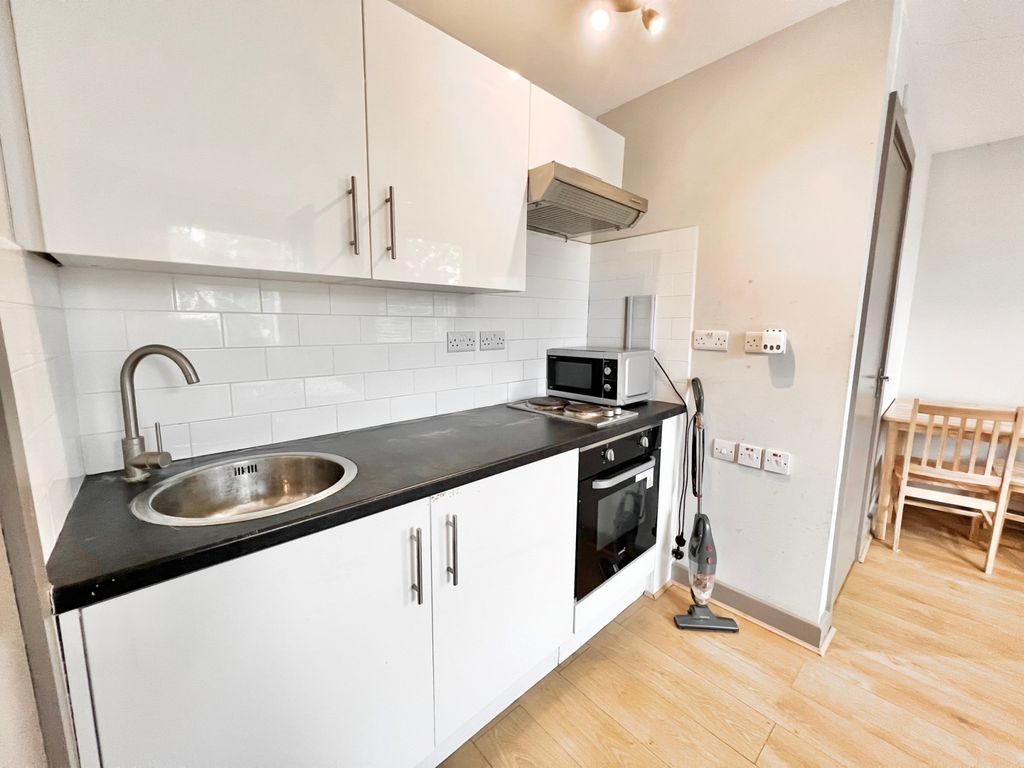 Property photo 3 of 7 Gallery