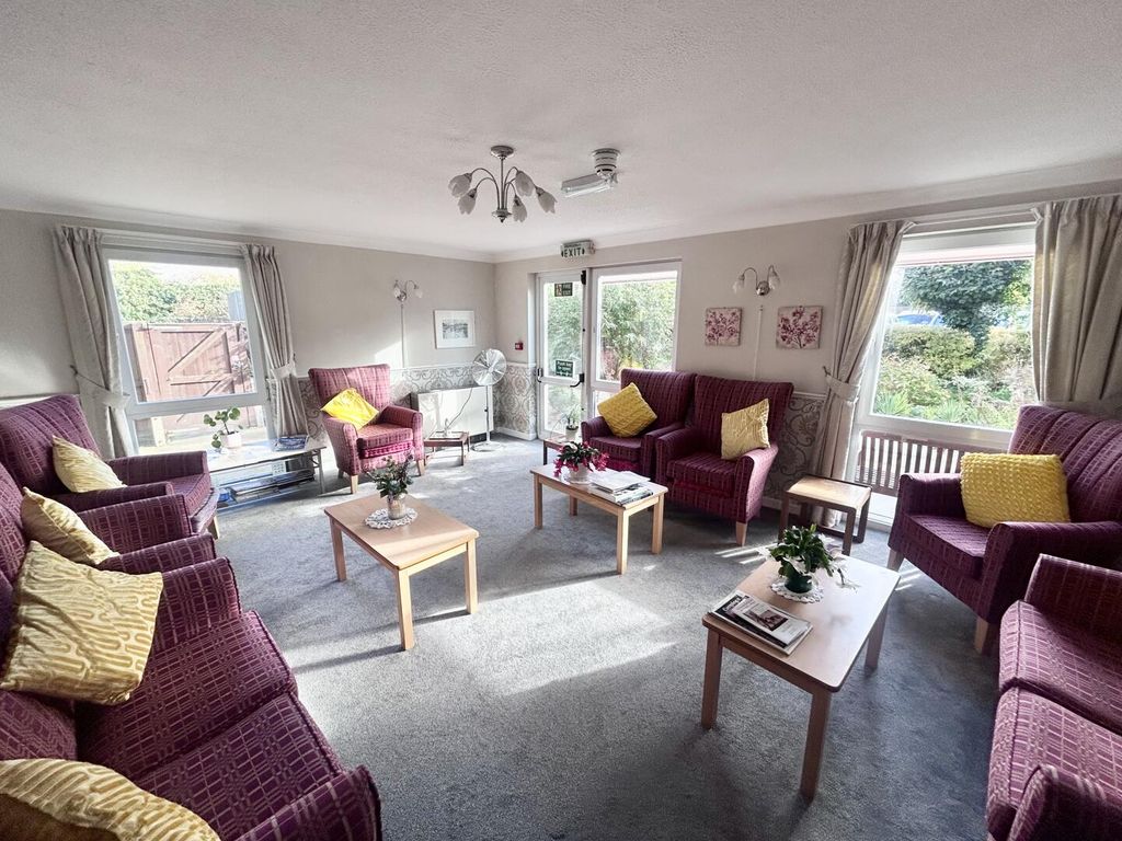 Property photo 1 of 9 Living Room