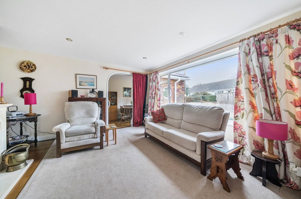 Property photo 3 of 14 Sitting Room