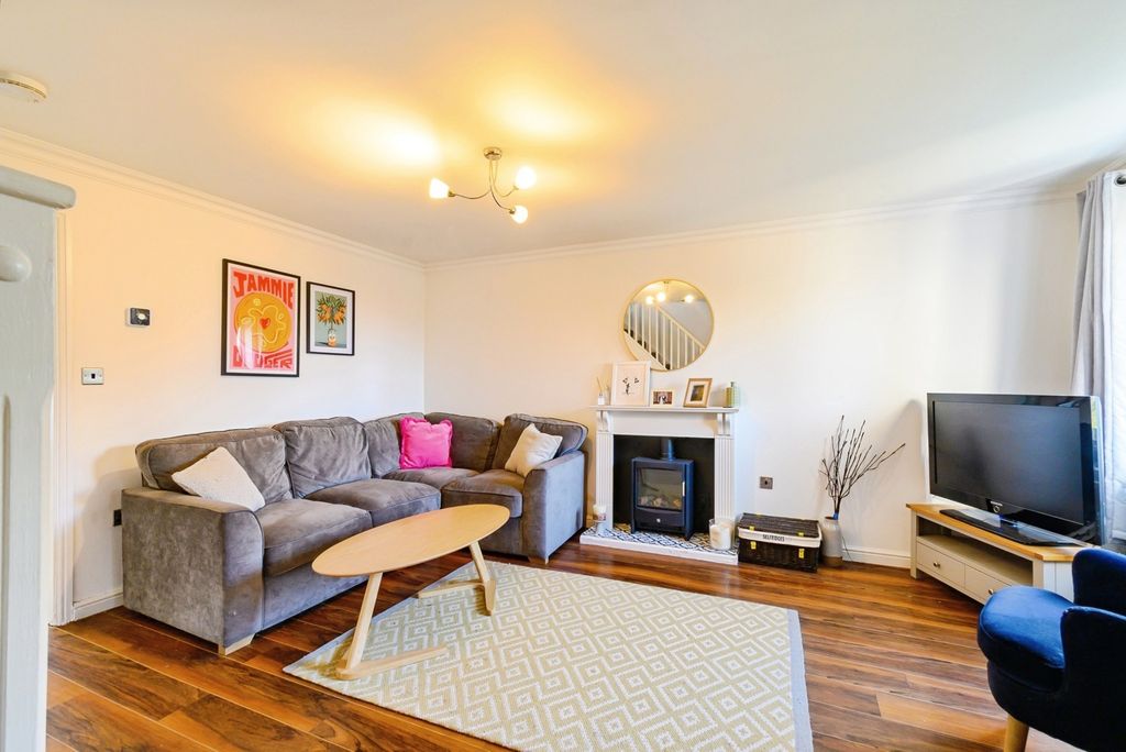 Property photo 3 of 20 Living Room