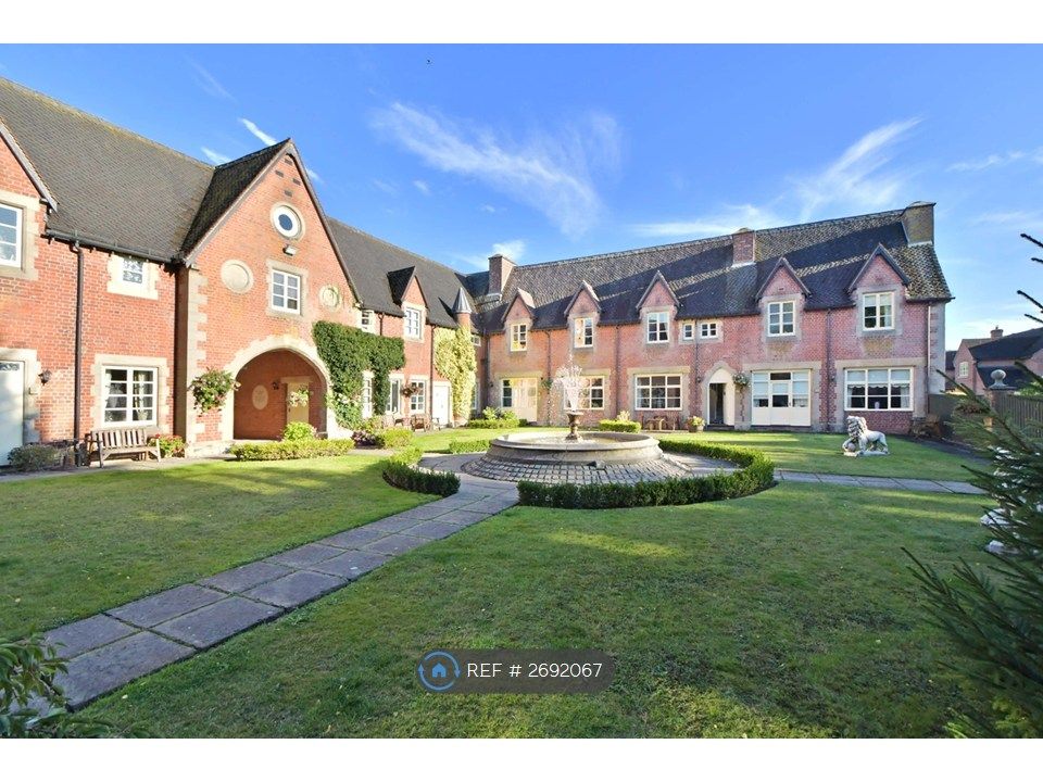 Property photo 2 of 26 Communal Courtyard