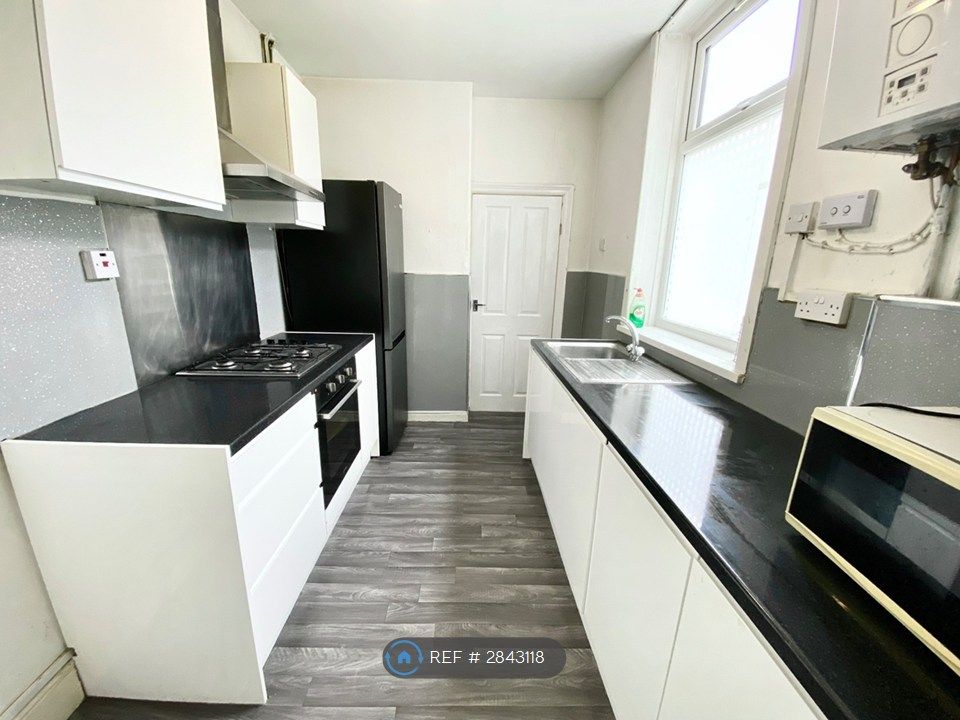 Property photo 1 of 14 Kitchen 1