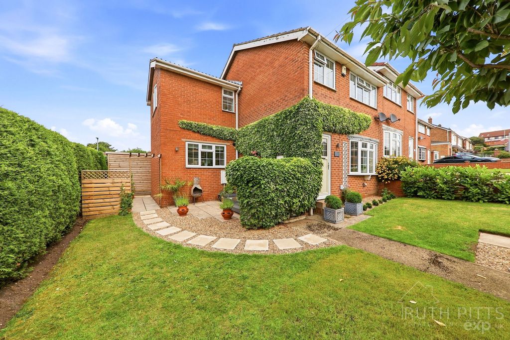 Property photo 2 of 32