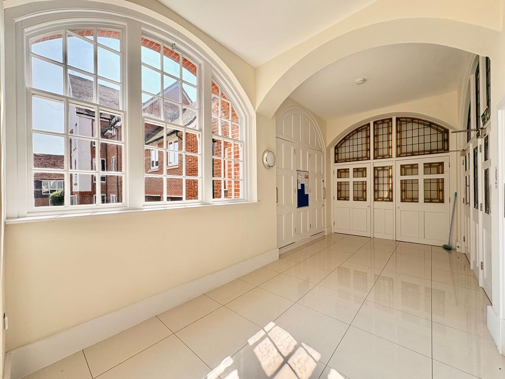 Property photo 2 of 9 Entrance Hall