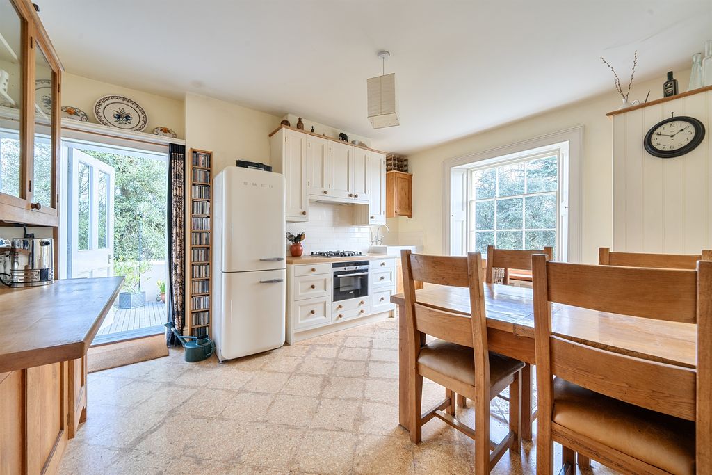Additional image 4 of 3 bed flat for saleForty Hill, Enfield EN2