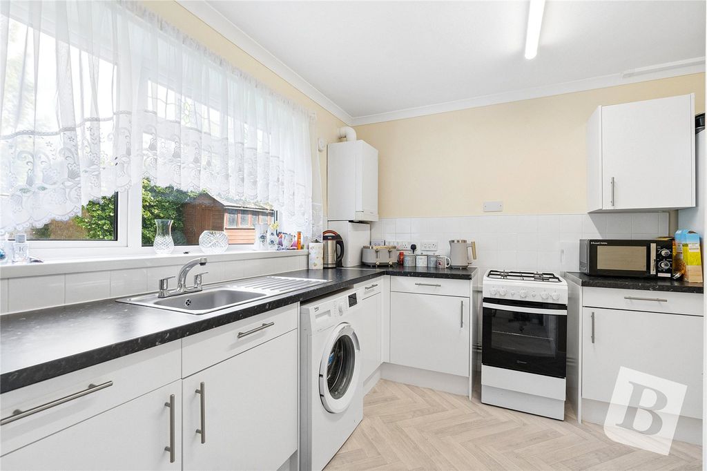 Property photo 3 of 10 Kitchen
