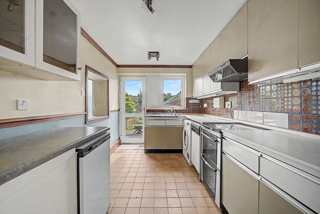 Property photo 3 of 36