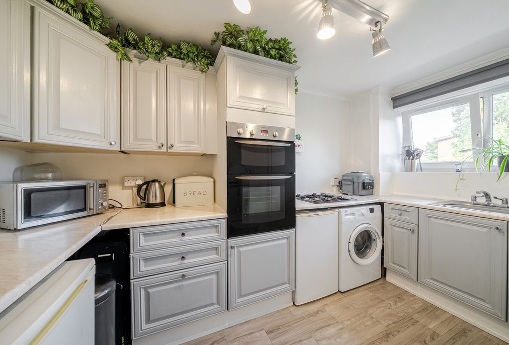 Property photo 3 of 10 1353922-13-68c2F3...