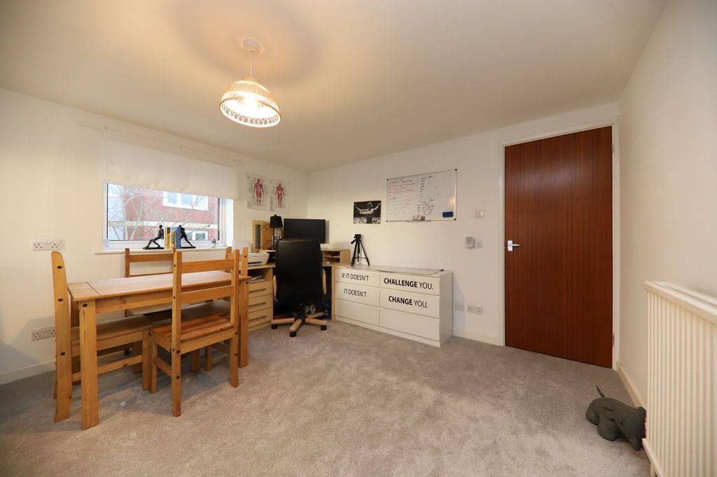 Property photo 3 of 10 Dining