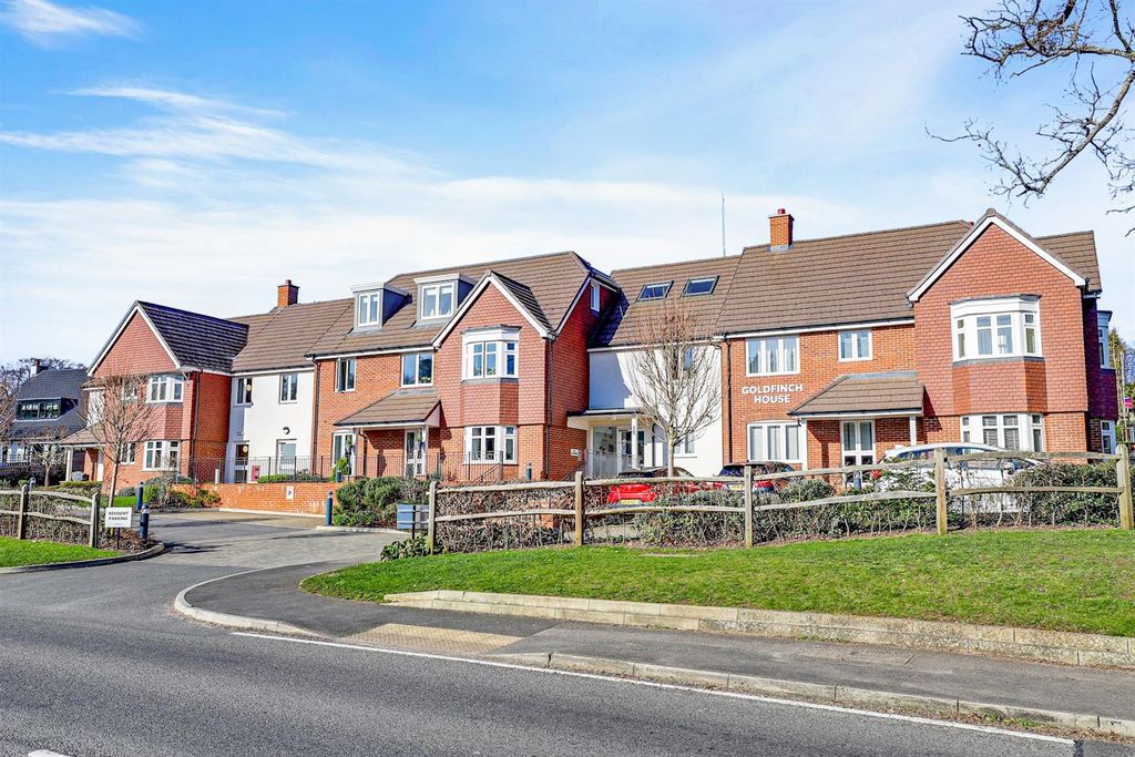 Additional image 5 of 2 bed flat for saleOutwood Lane, Chipstead, Coulsdon CR5