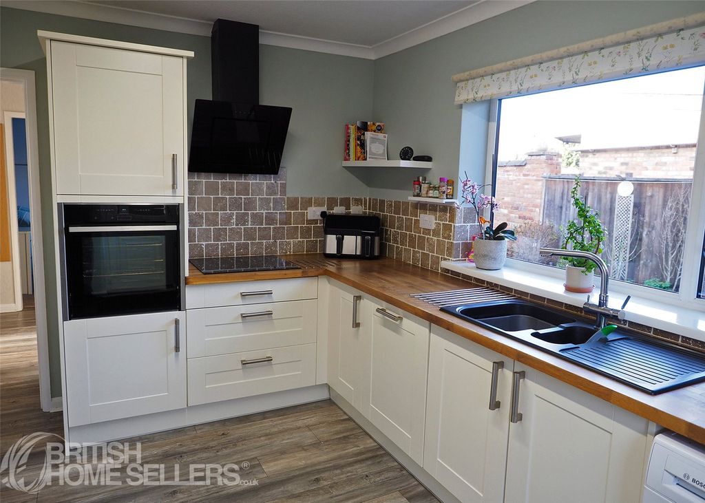 Property photo 2 of 25 Picture No. 28