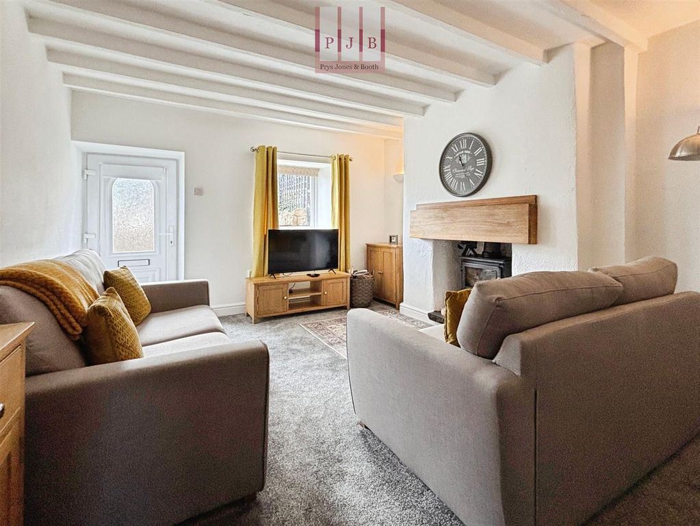 Property photo 3 of 20 Lounge V2