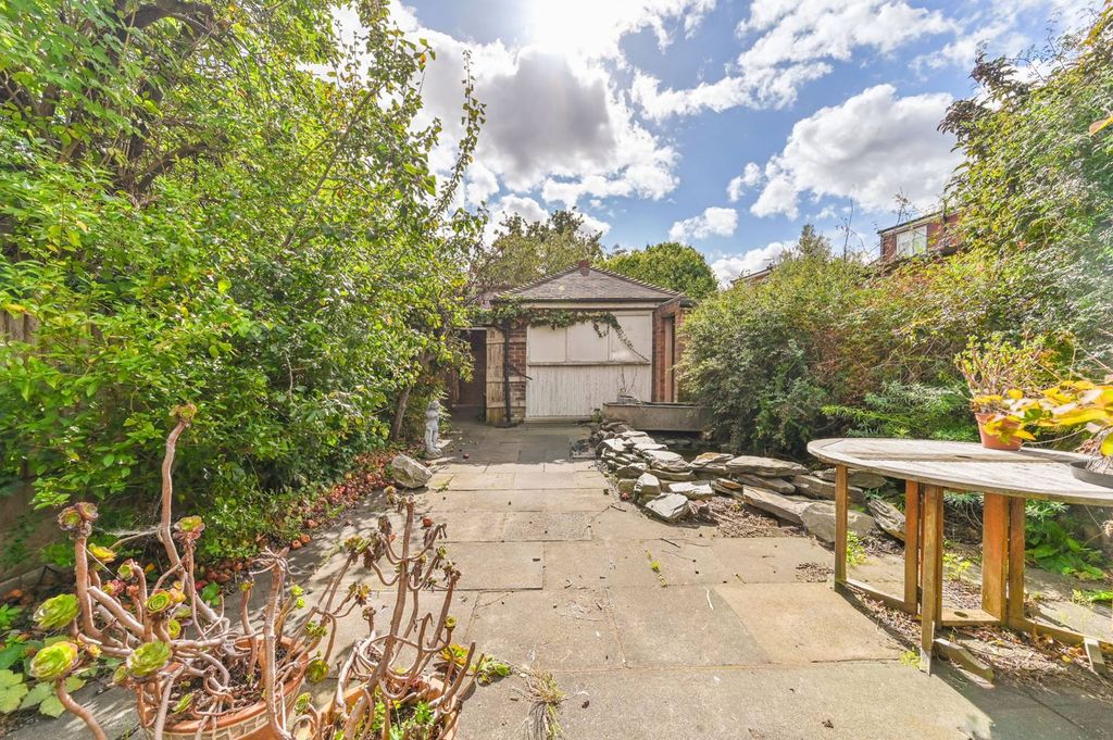 Property photo 2 of 11