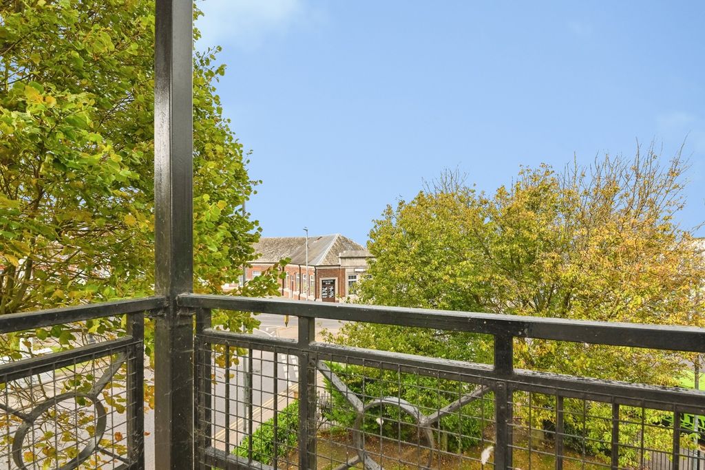 Property photo 1 of 14 Pbox-Img.Jpg