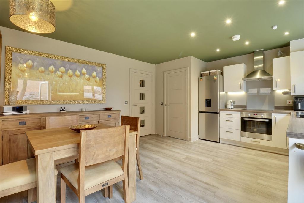 Property photo 1 of 37 Adb3E82F-Bd37-4Af7-8F41-1A17523F6554_1_201_A.Jpeg