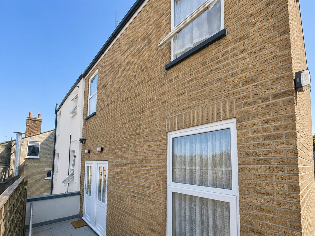 Property photo 1 of 6 Coopers Estate Agents