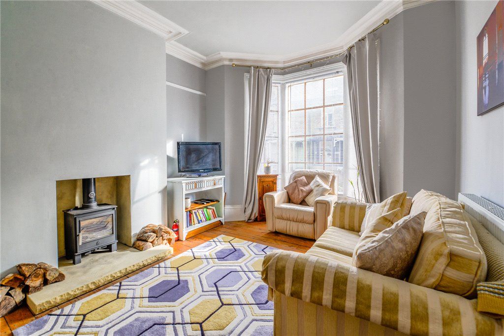 Property photo 3 of 22 Lounge