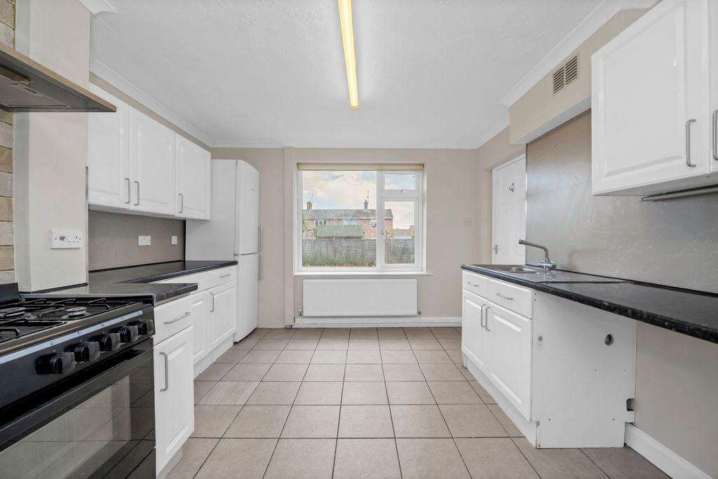 Property photo 2 of 11 Kitchen