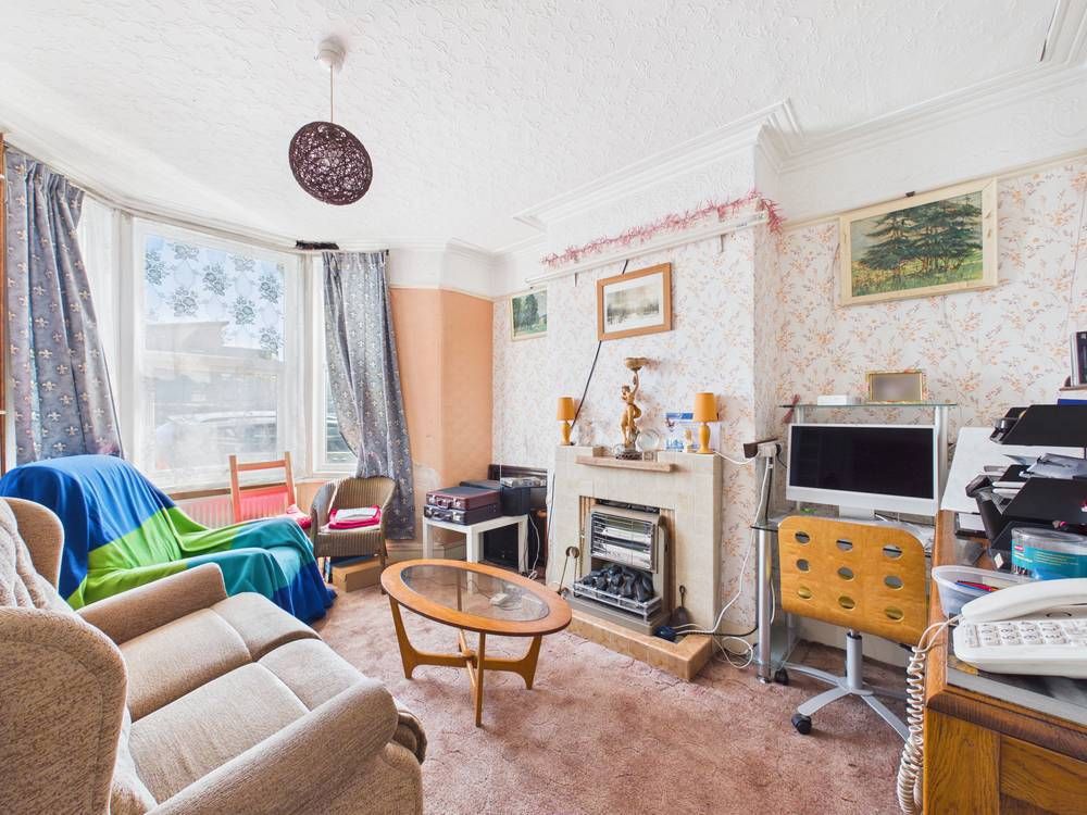 Property photo 2 of 13 Giraffe360-Still010