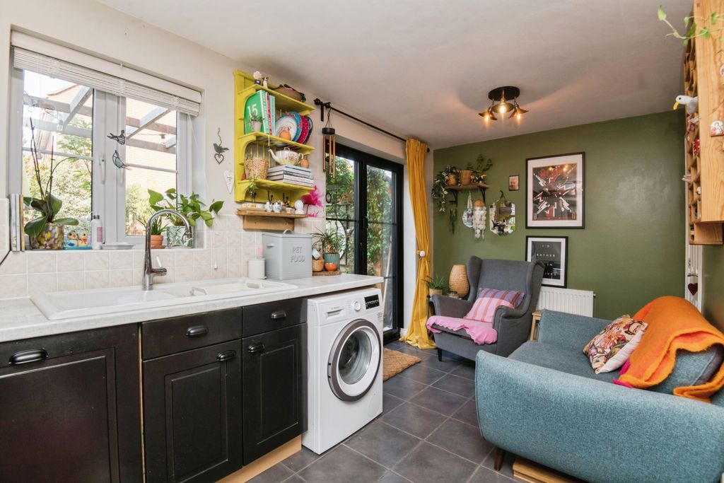 Property photo 2 of 20