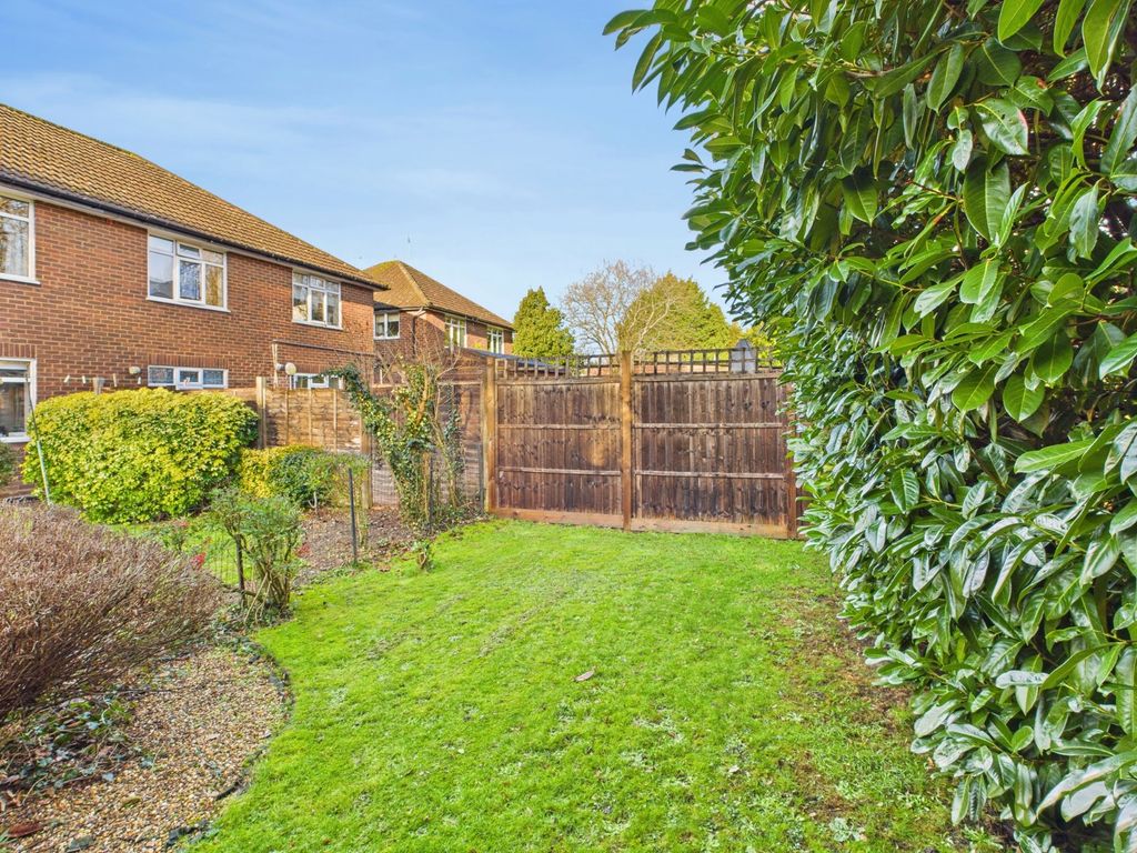 Property photo 2 of 12 Garden