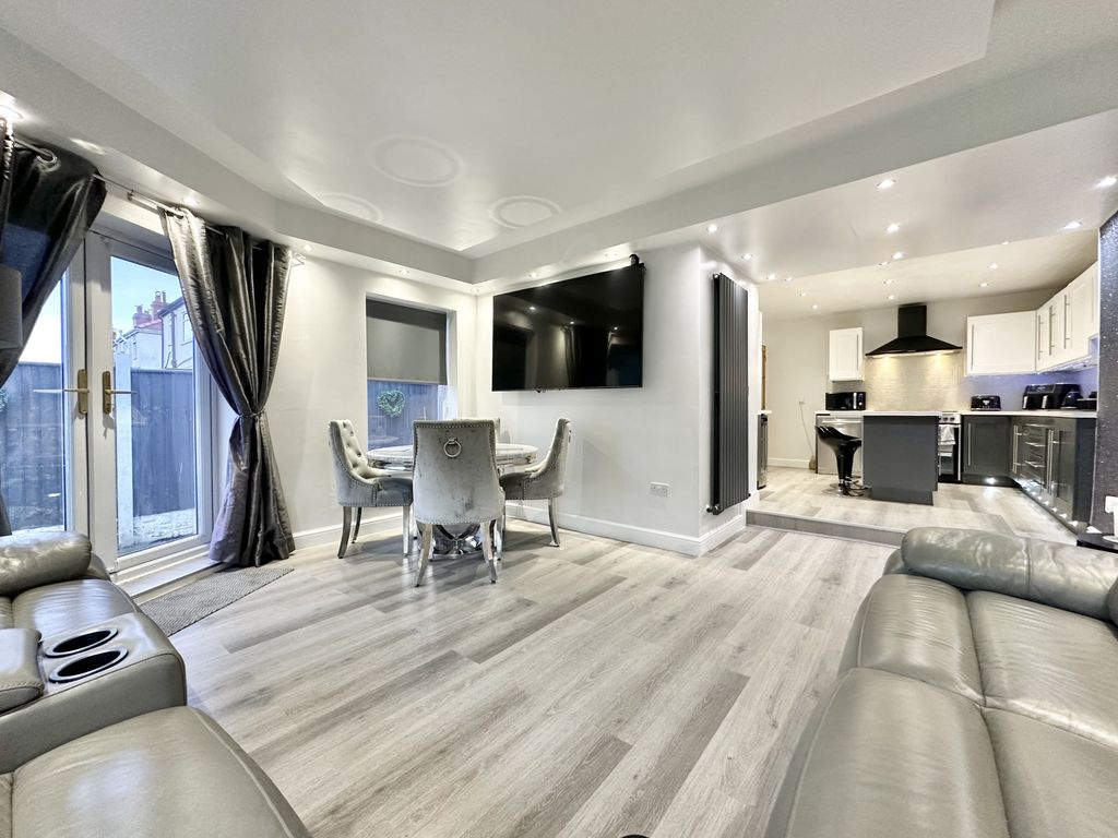 Property photo 2 of 26