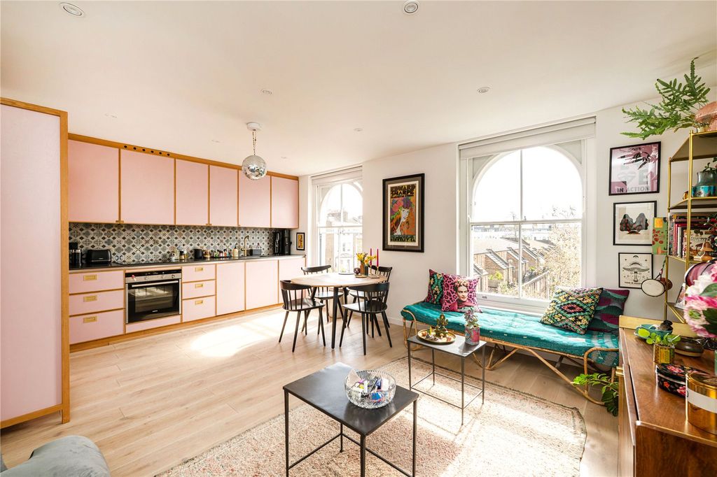 Property photo 2 of 15 Kitchen/Dining Area